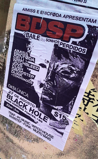 Cartaz da festa BDSP colado em uma parede